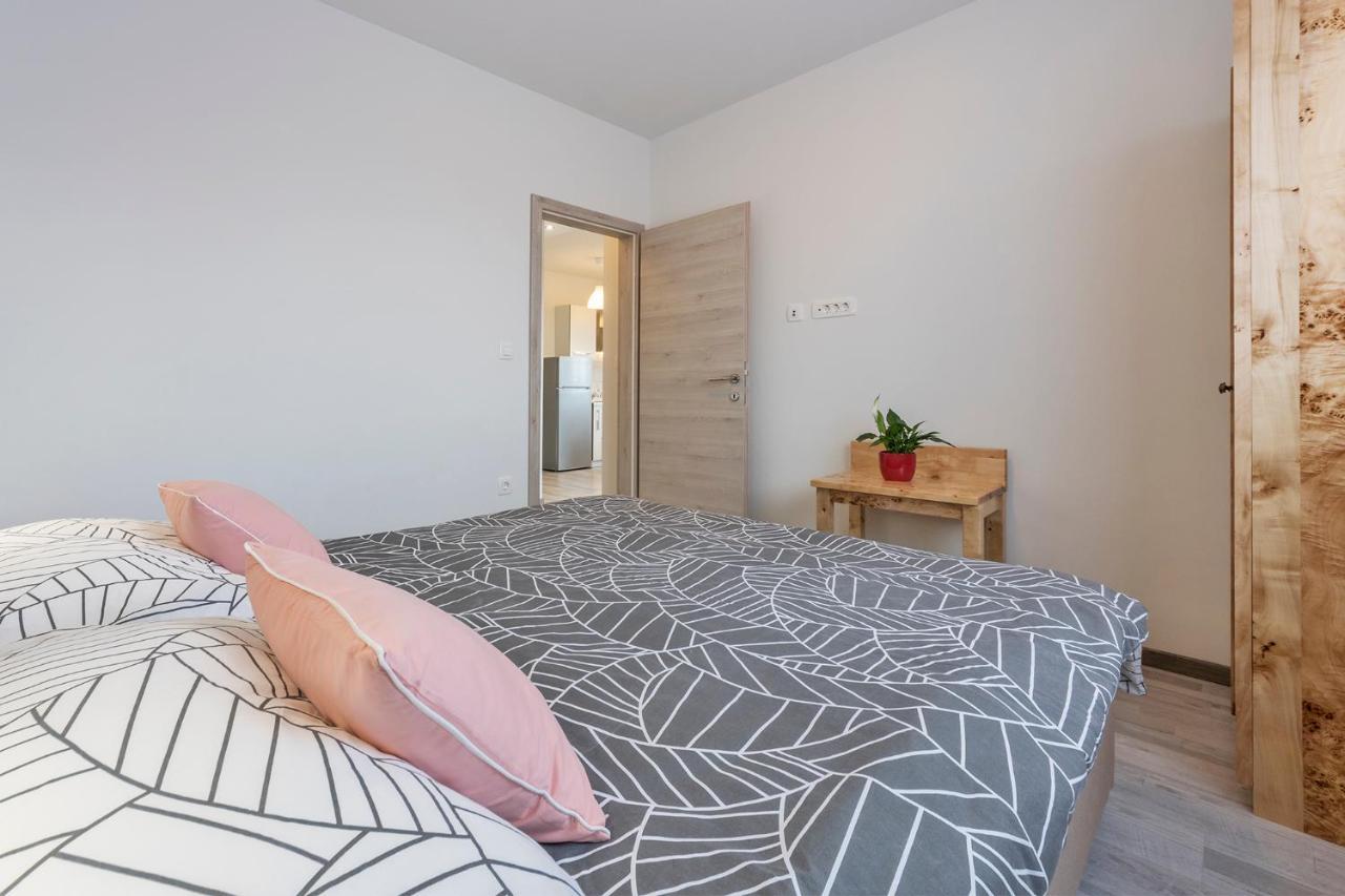 2 Bedroom Apartment Peroj Fažana Extérieur photo